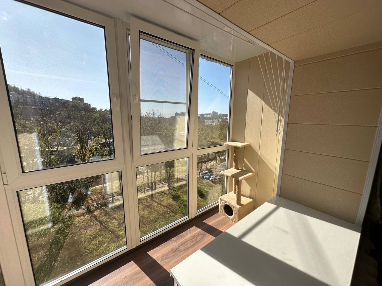 📍 Остекление окнами и объединение балкона с квартирой под ключ по адресу Адм. Юмашева, 26А